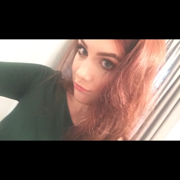 Profile Picture of Julia Angell (@juliaangell1) on Poshmark