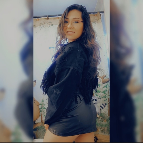 Profile Picture of Sol Lopez (@sollopez558) on Poshmark