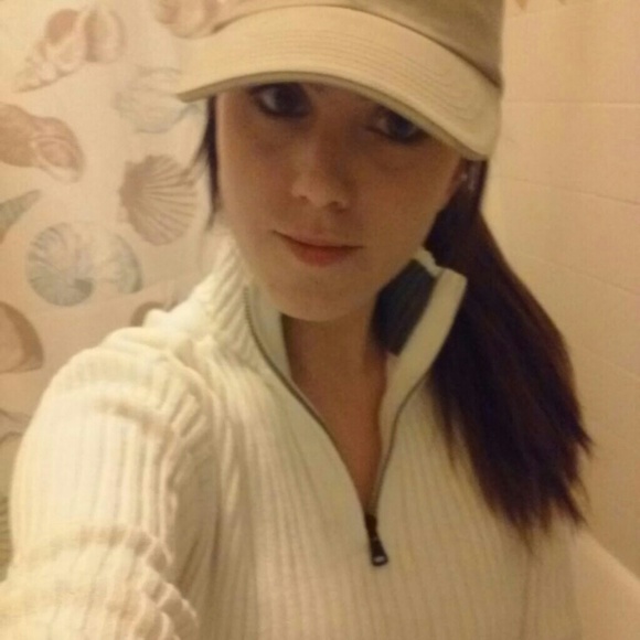 Profile Picture of Chantel Keuleman (@chantiny24) on Poshmark