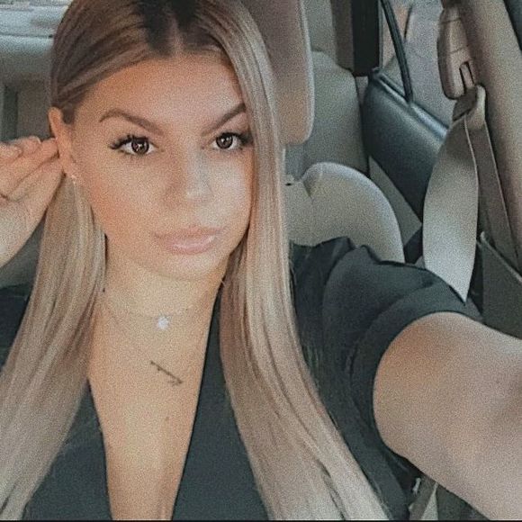 Profile Picture of Kristyn Wagner (@kwagner1020) on Poshmark