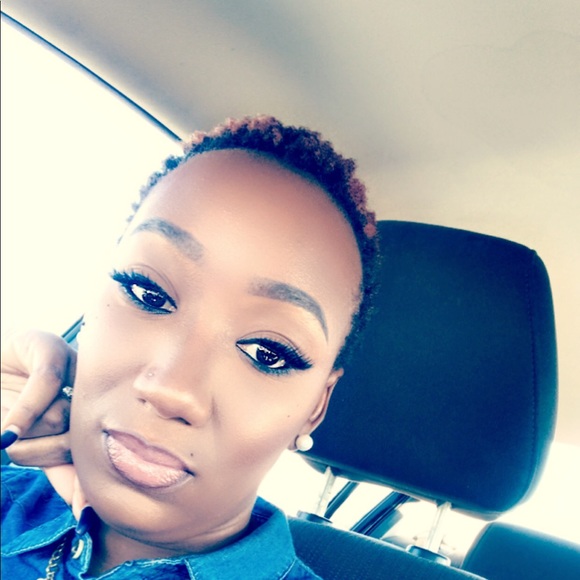 Profile Picture of Anelia Vaughn (@anaturalbeaute) on Poshmark