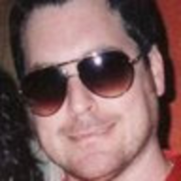 Profile Picture of Brett Edwards (@brette912) on Poshmark