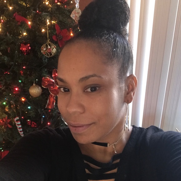 Profile Picture of Dayana Brummitt (@empressmaat0819) on Poshmark