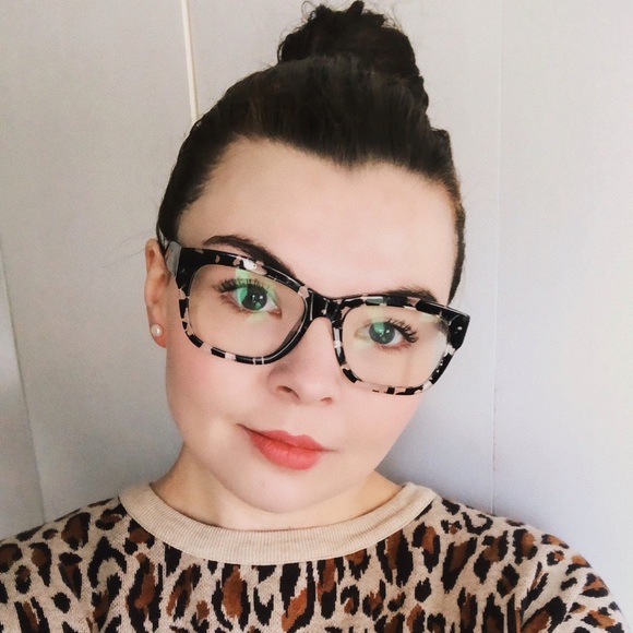 Profile Picture of Danielle Maddock (@deemaddz) on Poshmark