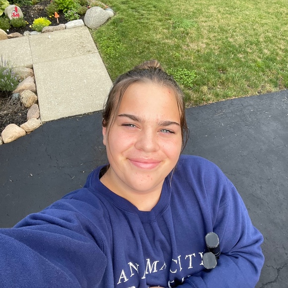 Profile Picture of Allison Basil (@allison_brazil) on Poshmark