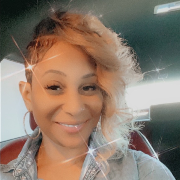 Profile Picture of Meko Williams (@mekwilliams) on Poshmark