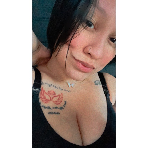 Profile Picture of Edaliz Jimenez (@edaliz95) on Poshmark