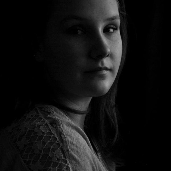 Profile Picture of Amanda Closet (@amandasnead) on Poshmark