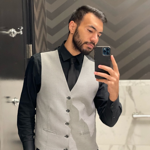 Profile Picture of Mohamed Tarek (@mohamed_tarek) on Poshmark