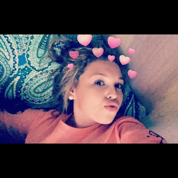 Profile Picture of Myranda Gaither (@myrandalynn99_) on Poshmark