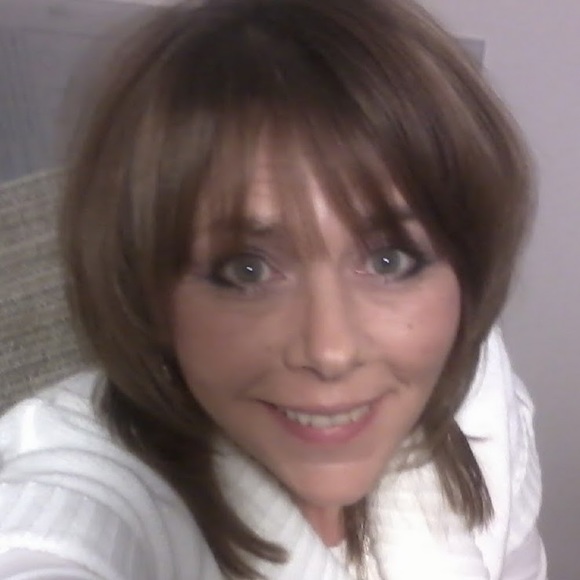 Profile Picture of Rhonda Costin (@hrtfelt32) on Poshmark