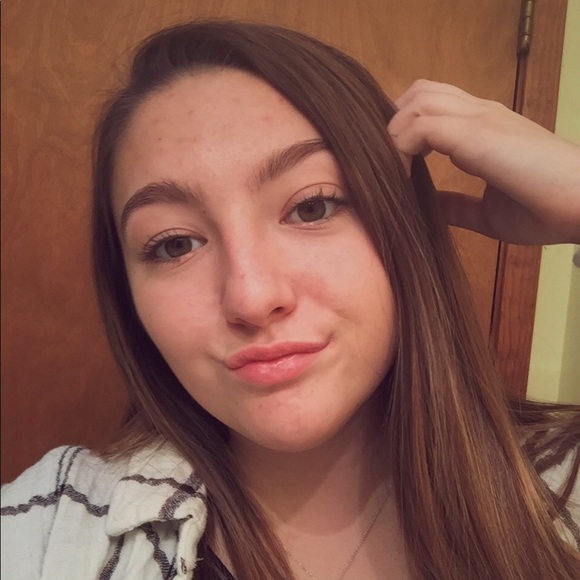 Profile Picture of Jordan Alvarez (@jordanmalvarez) on Poshmark