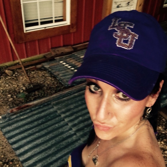 Profile Picture of Danielle Sturgeon (@danielle_3118) on Poshmark