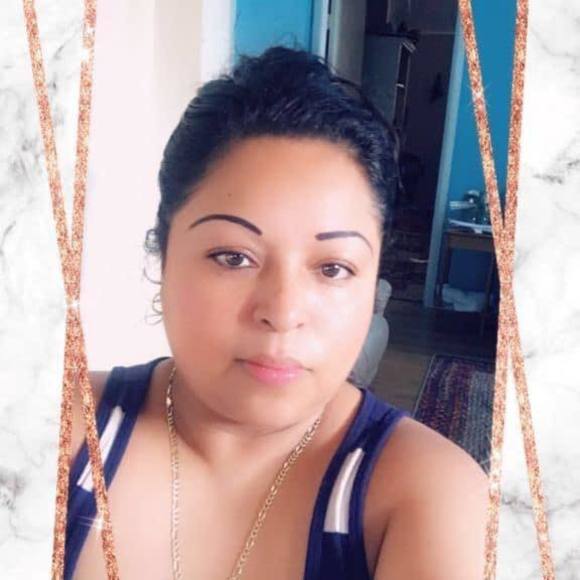 Profile Picture of Gloria michelle pacheco Pacheco (@gloriamichelle3) on Poshmark