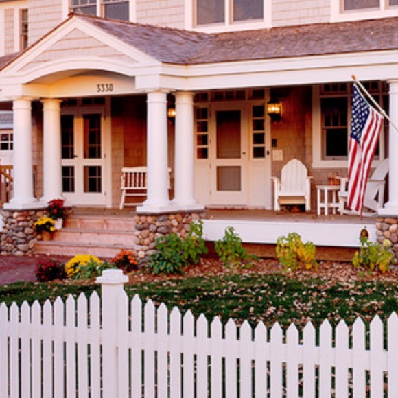 Profile Picture of Lisa Barclay (@macbeth8) on Poshmark