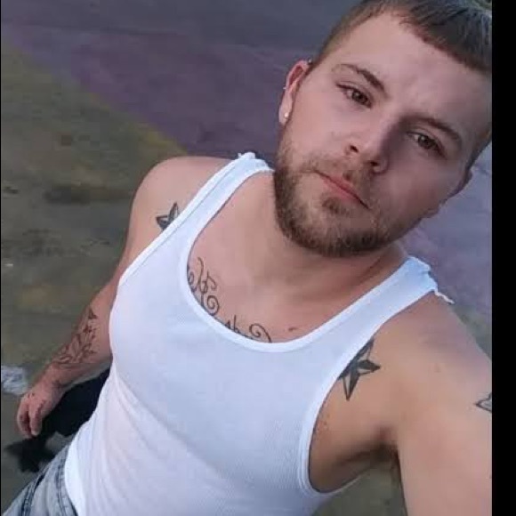 Profile Picture of Tyler Craig (@tylercraig855) on Poshmark