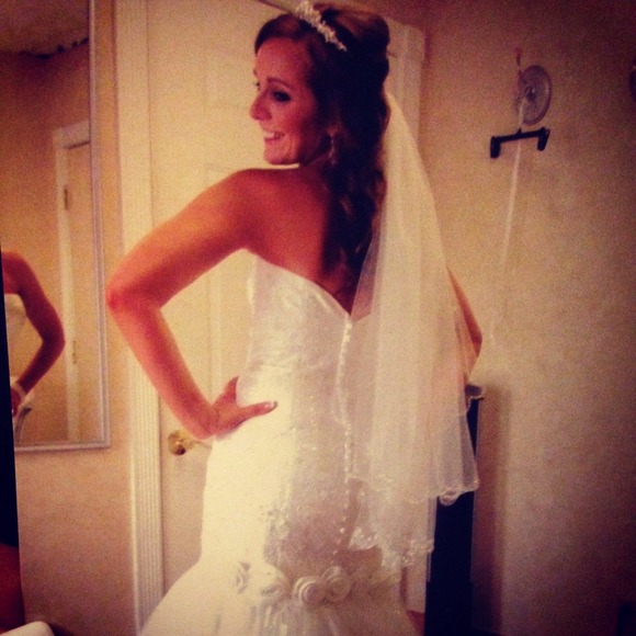 Profile Picture of Jillian Larson (@jillianlois) on Poshmark