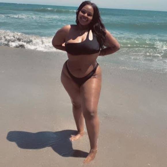 Profile Picture of Lashaya Brison (@lashayabrison) on Poshmark