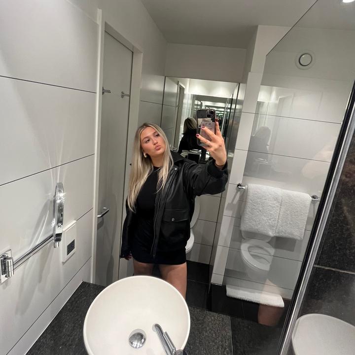 Profile Picture of megan (@meganesmor) on Tiktok