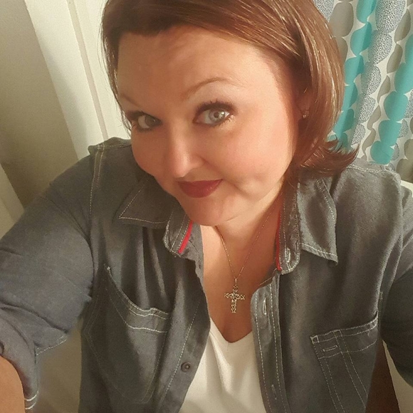 Profile Picture of Wendy Watson (@wen79wat) on Poshmark