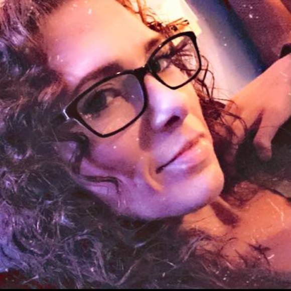 Profile Picture of Lisa Shreck (@lshreck) on Poshmark