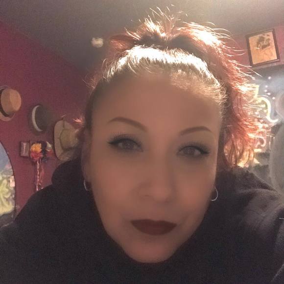 Profile Picture of Yolanda Hinojosa (@yolandahinojosa) on Poshmark