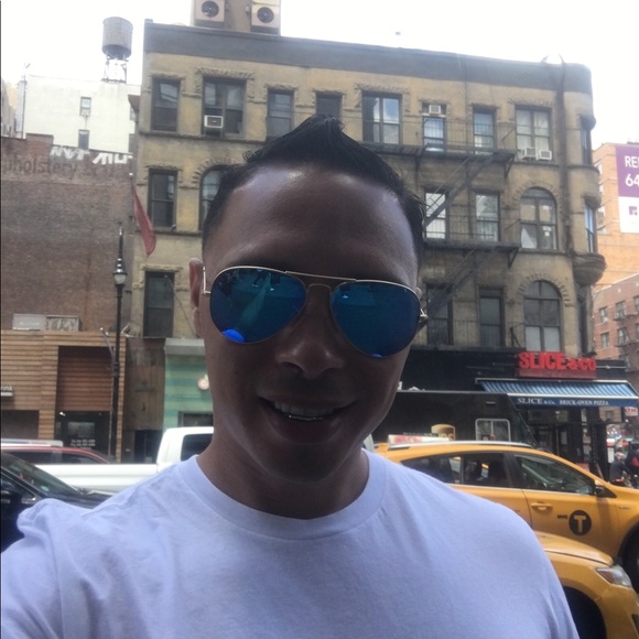 Profile Picture of Richard Coriano (@papirich) on Poshmark