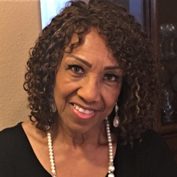 Profile Picture of Ruth Claybrooks (@ruth_claybrooks) on Poshmark