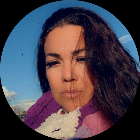 Profile Picture of Shauna Huff (@pnutnbrismom) on Poshmark