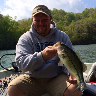Profile Picture of Chris Hobbs (@hobbie35) on Twitter