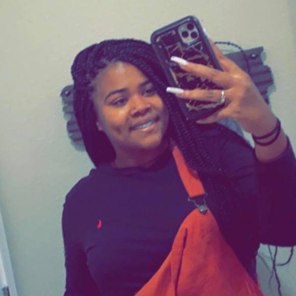 Profile Picture of Makayla Black (@makaylablack594) on Poshmark