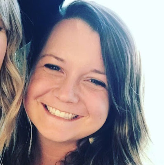 Profile Picture of Amy Yoder (@amydotyoder) on Poshmark