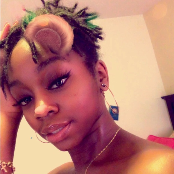 Profile Picture of Tianna Nelson (@taokiwitz) on Poshmark