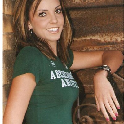 Profile Picture of April Lollar (@AprilLeigh23) on Twitter