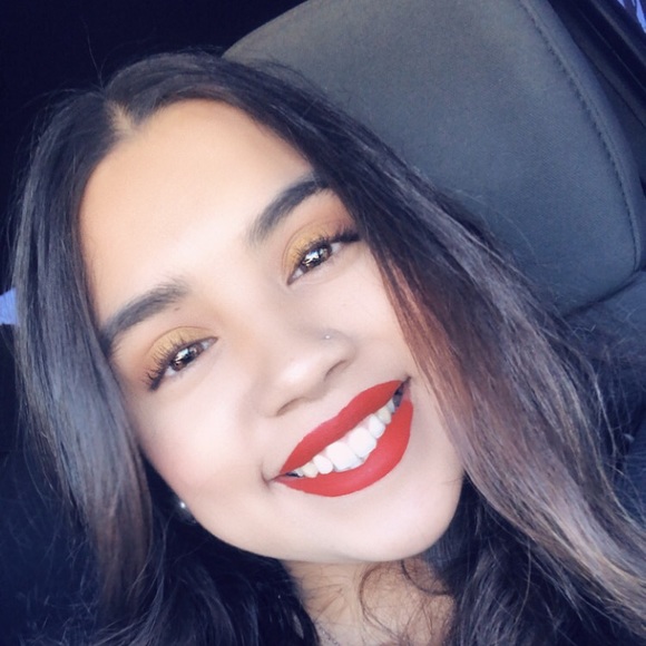 Profile Picture of Eileen Cruz (@eileencruz227) on Poshmark