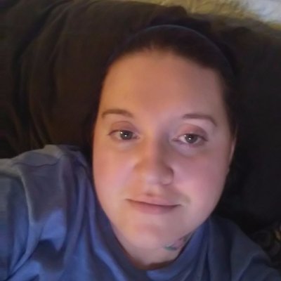 Profile Picture of April Boone (@bigred420128) on Twitter