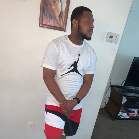 Profile Picture of Dejuan Barnett (@dejuanbarnett) on Poshmark