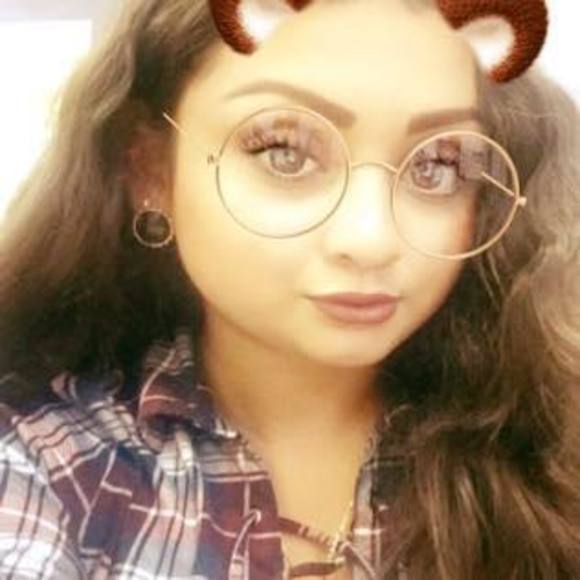 Profile Picture of Gisselle Coto (@zayleencoto) on Poshmark