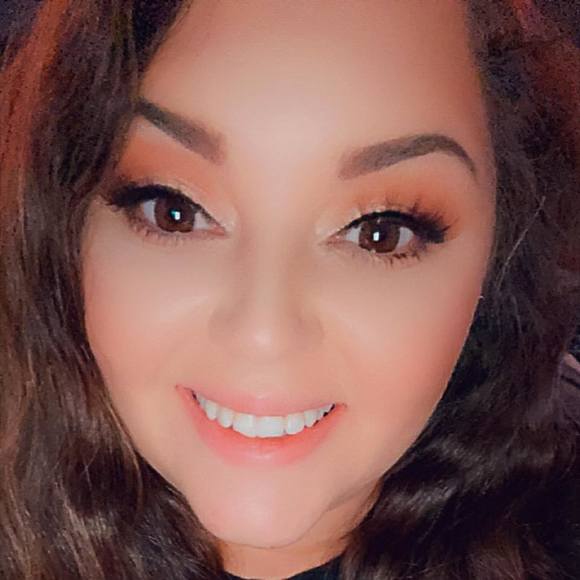 Profile Picture of Kelsey Venable (@kellebelle91) on Poshmark