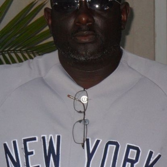 Profile Picture of Kenneth Alexander (@kenny_l_alex) on Poshmark