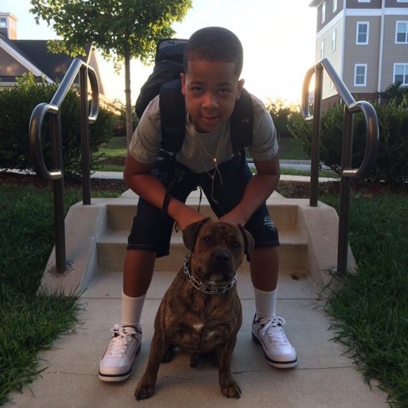 Profile Picture of Jules Allen (@wavvyjules) on Poshmark