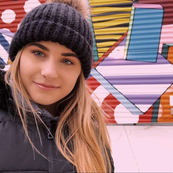 Profile Picture of Cameryn Swagler (@cswagler) on Poshmark