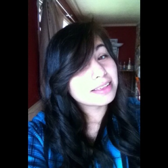 Profile Picture of Alisha Sutton (@alisherbeasher) on Poshmark