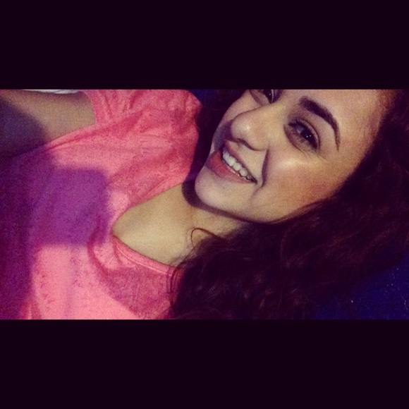 Profile Picture of Samantha Pichardo (@samm_01) on Poshmark
