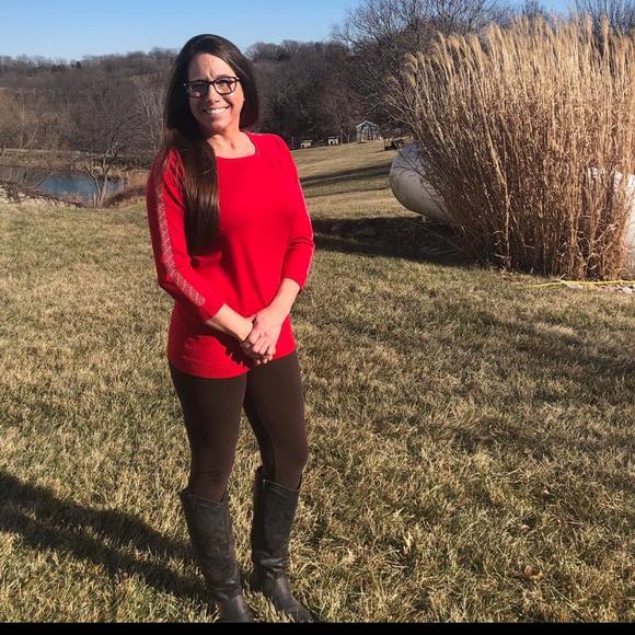 Profile Picture of Michelle Robertson hellman (@hellmanx4) on Poshmark