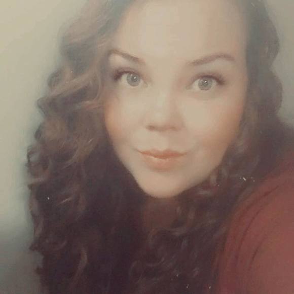 Profile Picture of Mariah Golemon (@mariahgolemon) on Poshmark