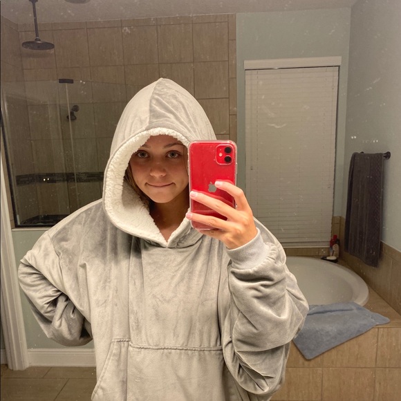 Profile Picture of Kate Ashton (@kateashton249) on Poshmark