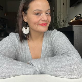 Profile Picture of Elisabet (@elisabetvelasquezpoetry) on Instagram