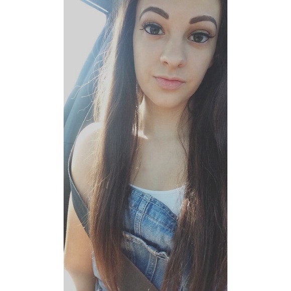 Profile Picture of Kate Kartchner (@katekartchner) on Poshmark