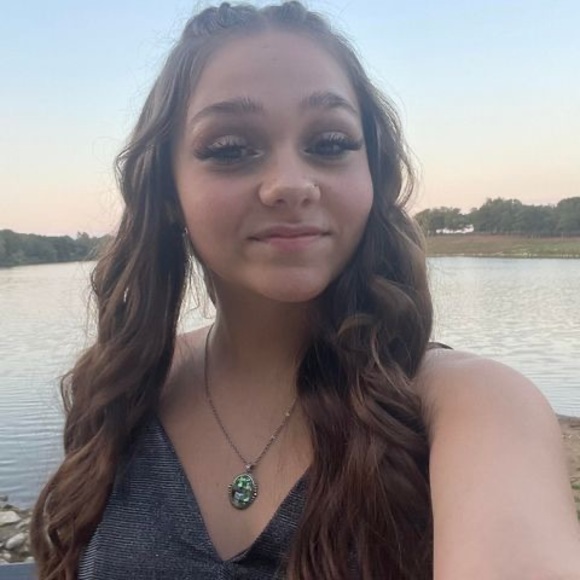 Profile Picture of Kyleigh Mcmurtry (@2006kyleigh) on Poshmark